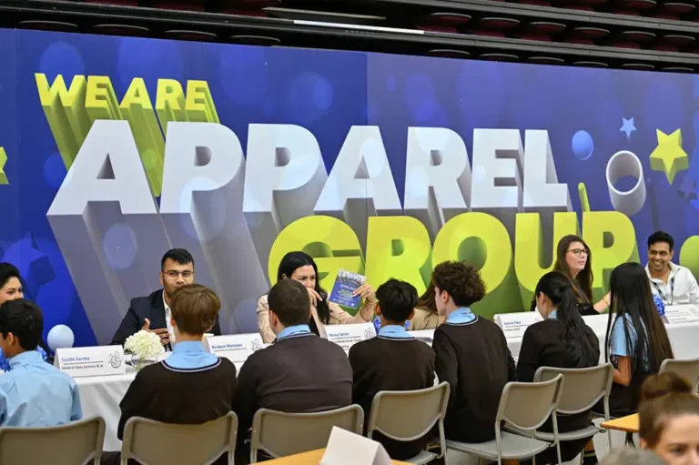 مجموعة أباريل تمهد الطريق لقادة المستقبل في معرض مدرسة نورث لندن كوليجات للتوظيف