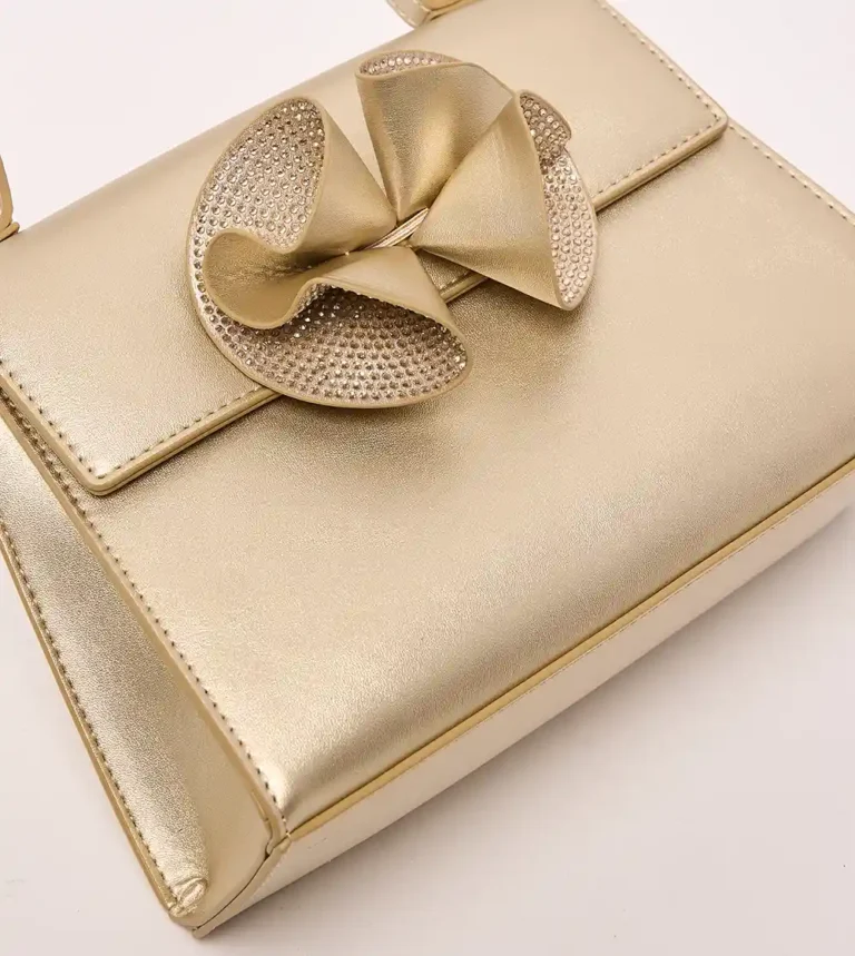 علامة ناين وست التابعة لمجموعة أباريل تكشف الستار عن تشكيلة رمضان بالتعاون مع النجمة المقيمة في السعودية زارا البلوشي