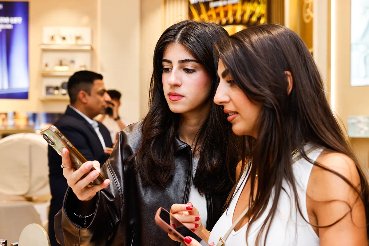 افتتاح إستي لودر في دبي هيلز مول