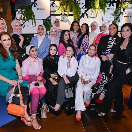 عرض افتتاحي يكشف كليّاً عن تشكيلة  خريف شتاء 23 لعلامة ديون لندن التابعة لمجموعة أباريل